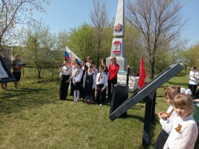 Торжественная линейка, посвящённая 81-летию Великой Победы.