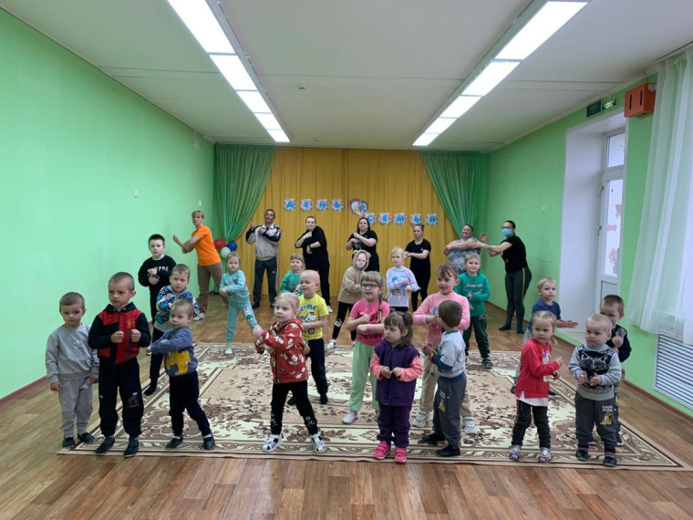 Международный день семьи. Зарядка с родителями.